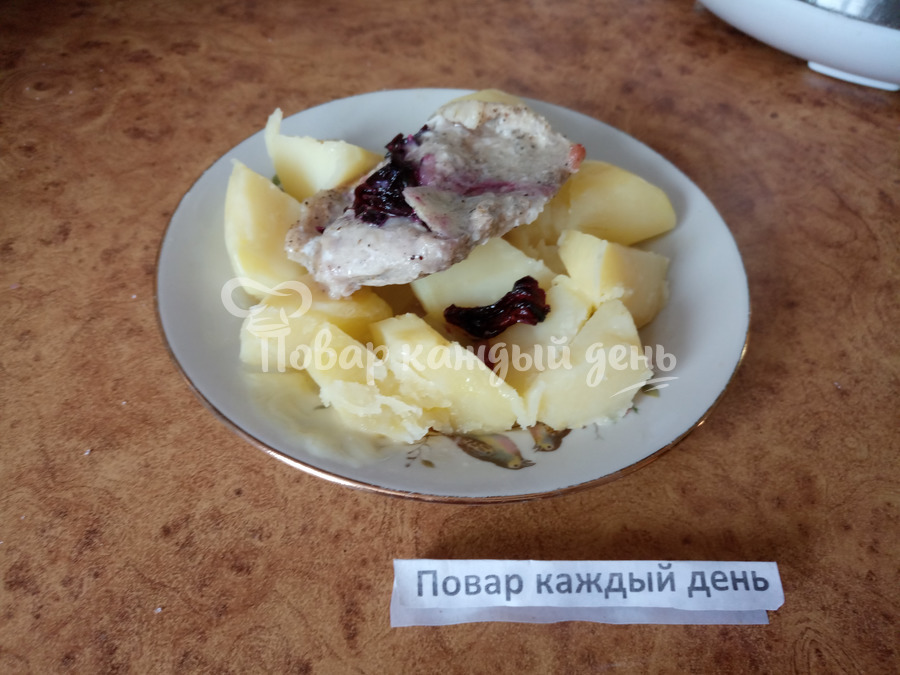 Окорок свиной запеченный в духовке в фольге