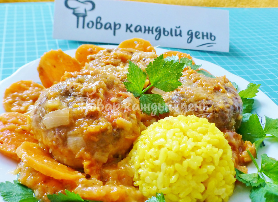 Тефтели с рисом с подливкой на сковороде