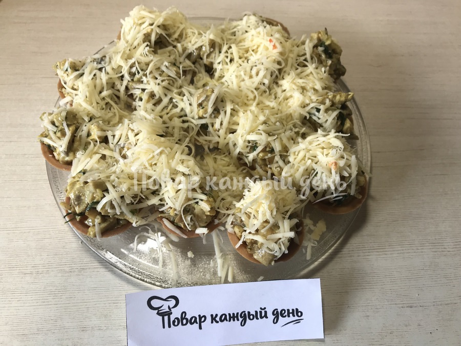 Тарталетки с курицей и грибами