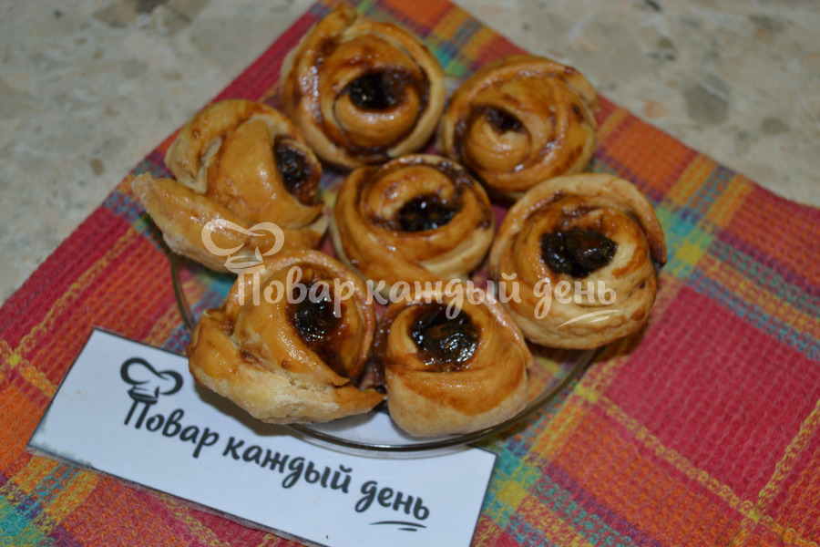 Булочки «Розочки с вишней»