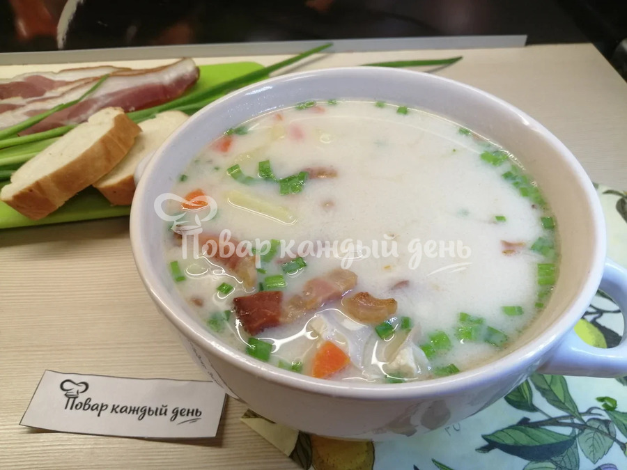 Сырный суп с курицей и беконом