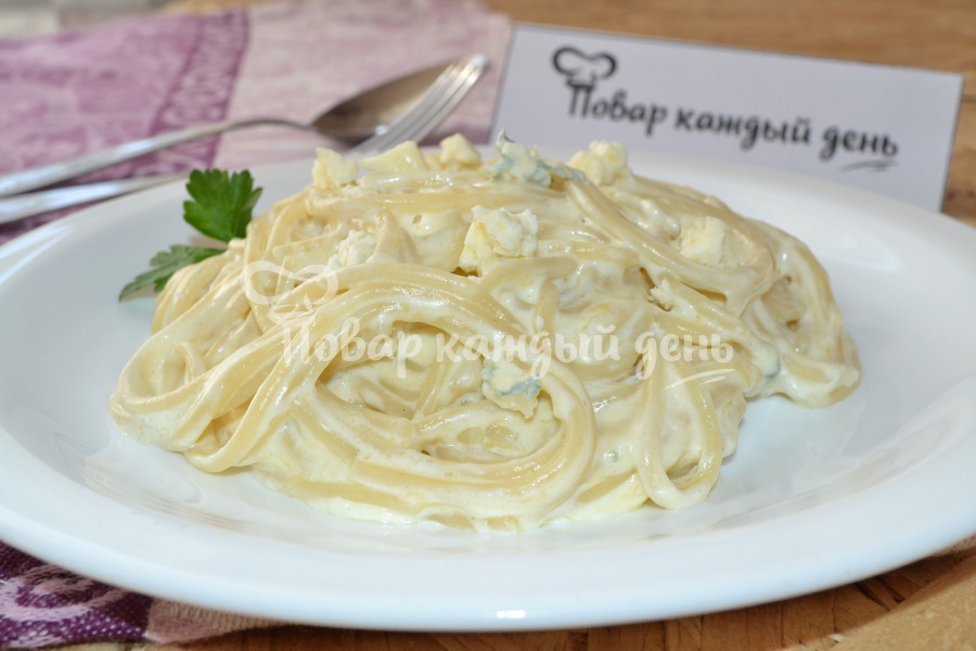 Спагетти с сырным соусом