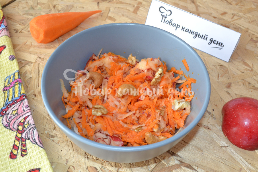 Салат из моркови, яблок и орехов