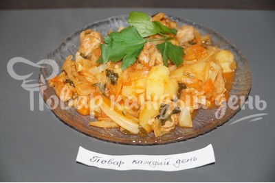 Тушеная капуста с мясом и картошкой