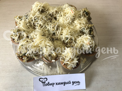 Тарталетки с курицей и грибами