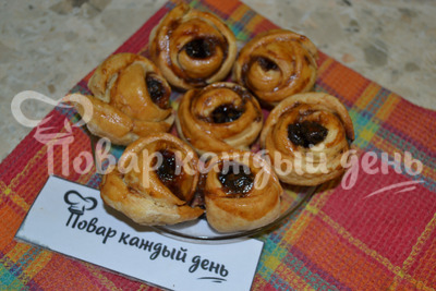 Булочки «Розочки с вишней»