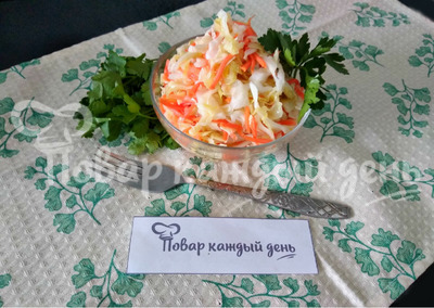 Маринованная капуста с чесноком и морковью