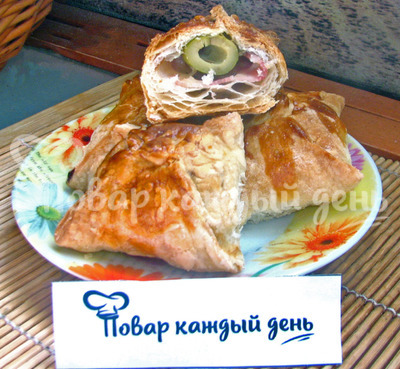 Оливки с беконом в слоеном тесте