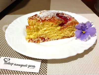 Пирог со сливами