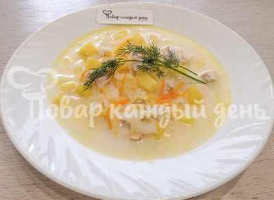 Сырный суп с курицей, морковкой и капустой