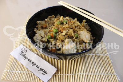 Рис с курицей по-тайски