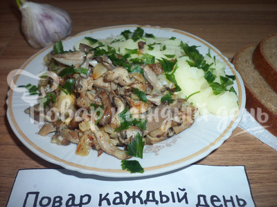 Жареные вешенки с репчатым луком